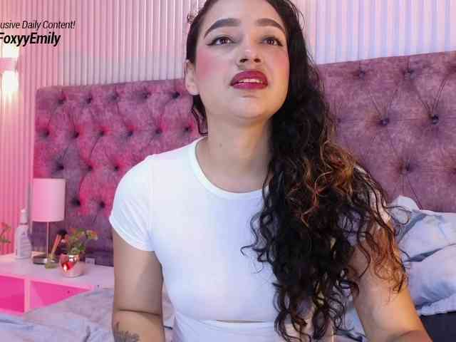 Emily-Foxyy webcam