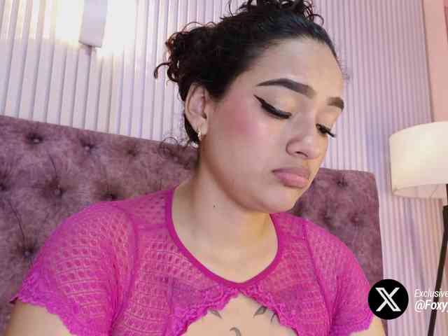 Emily-Foxyy webcam