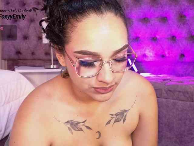 Emily-Foxyy Live Webcam on BongaCams