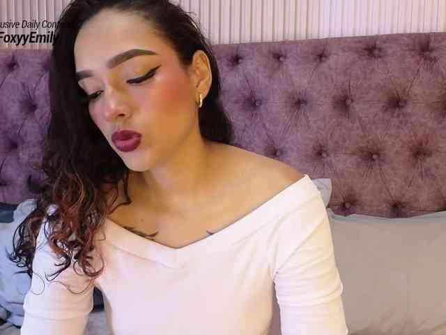 Emily-Foxyy webcam