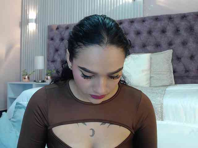 Emily-Foxyy webcam