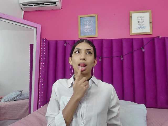  littleeemiily chat room