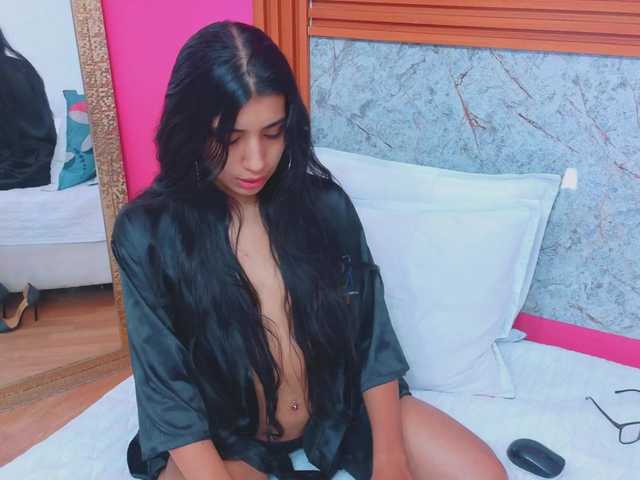 littleeemiily's BongaCams show and profile