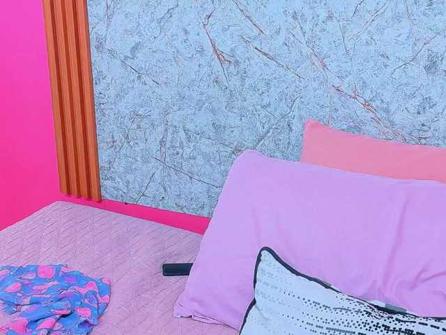 littleeemiily's BongaCams show and profile