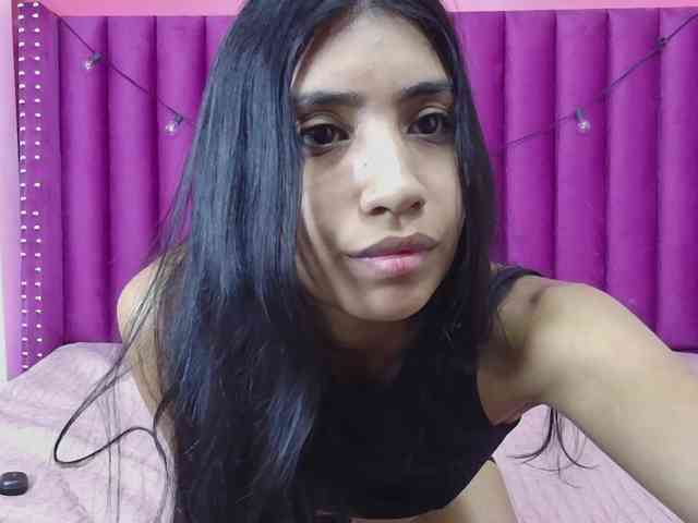littleeemiily Live Webcam on BongaCams