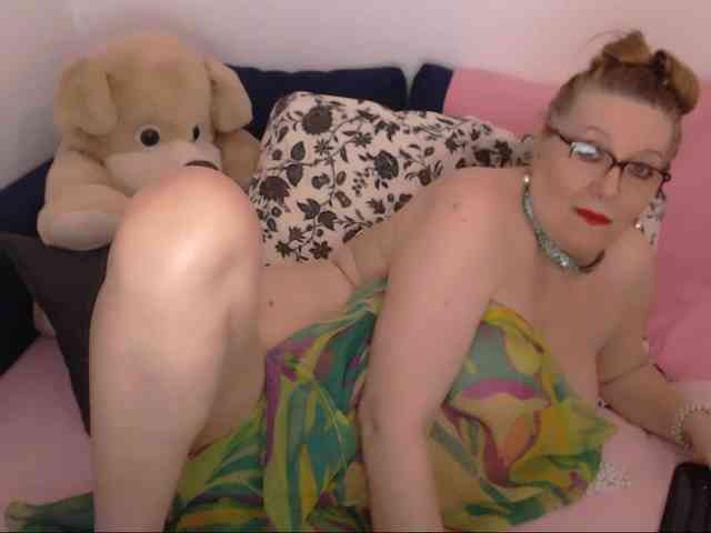 Classy-Lydya webcam