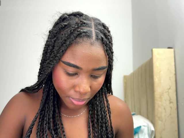 Girlstrong's BongaCams show and profile