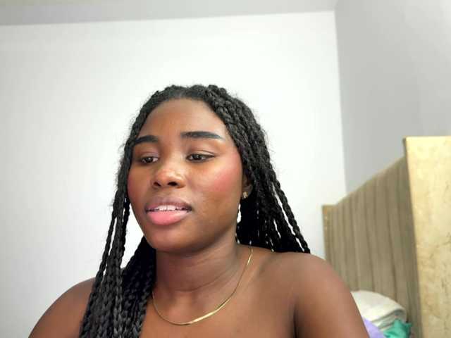 Girlstrong's BongaCams show and profile