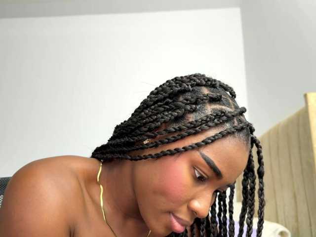 Girlstrong's BongaCams show and profile