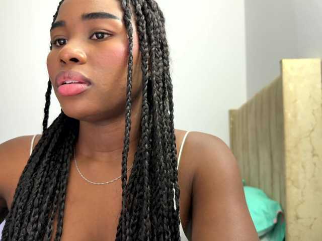 Girlstrong's BongaCams show and profile