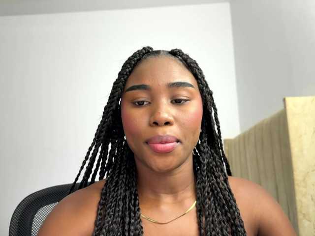 Girlstrong's BongaCams show and profile