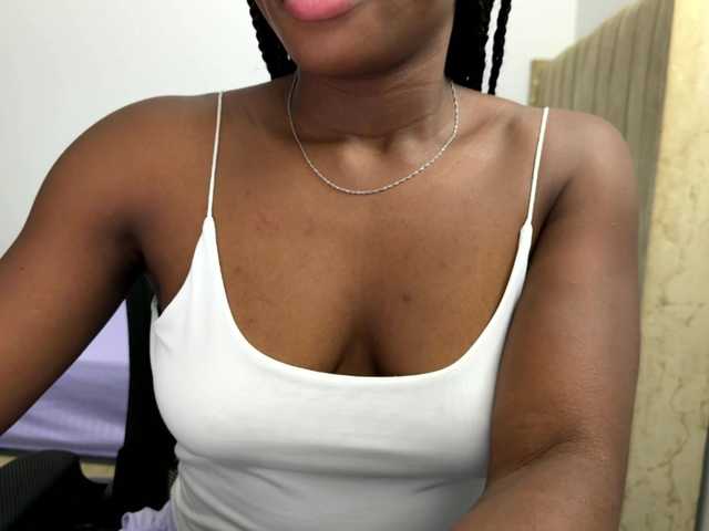 Girlstrong's BongaCams show and profile