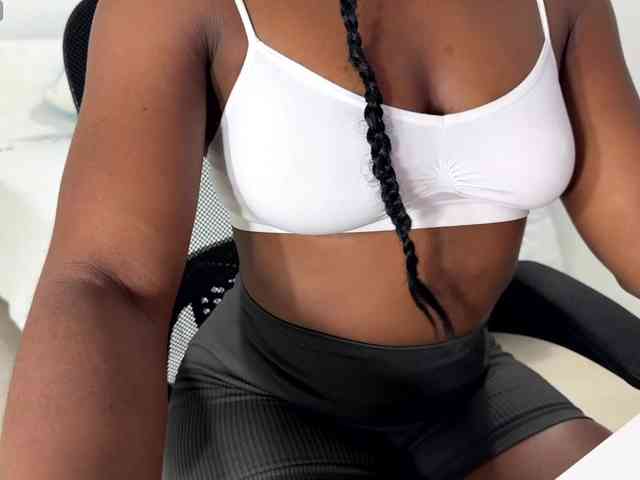 Sara_muscle webcam