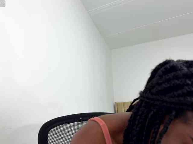 Sara_muscle webcam