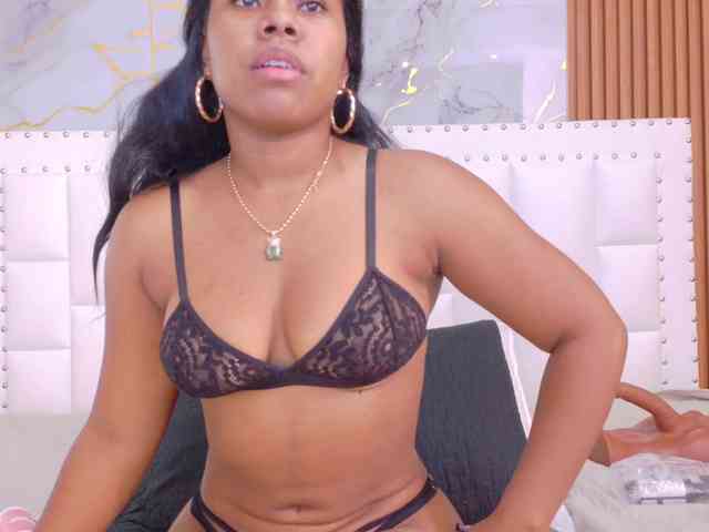 naughtyebonyy webcam