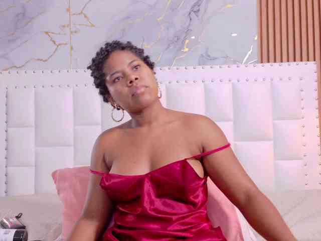 naughtyebonyy webcam