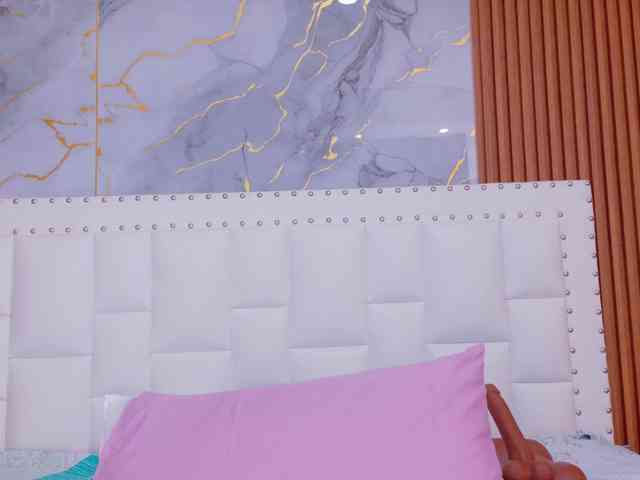 naughtyebonyy webcam