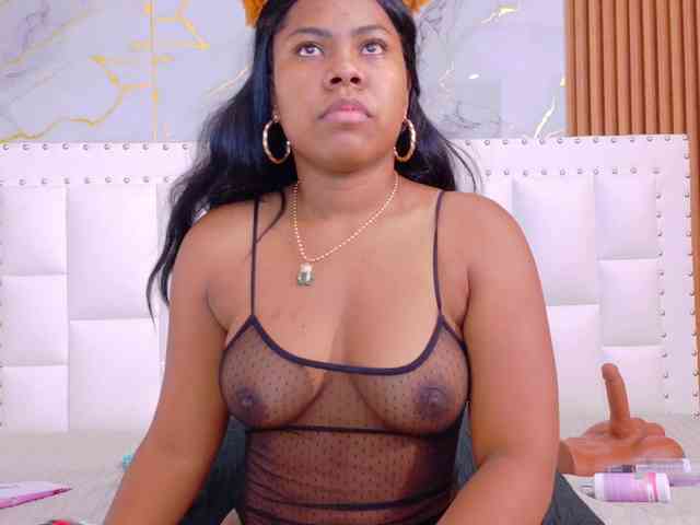 naughtyebonyy webcam