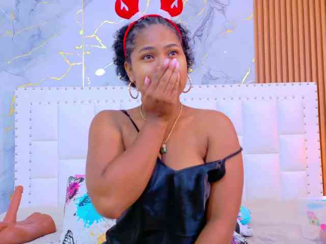 naughtyebonyy webcam