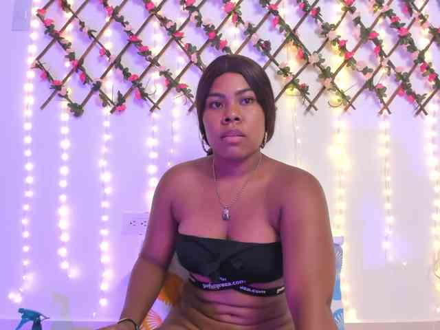 naughtyebonyy webcam