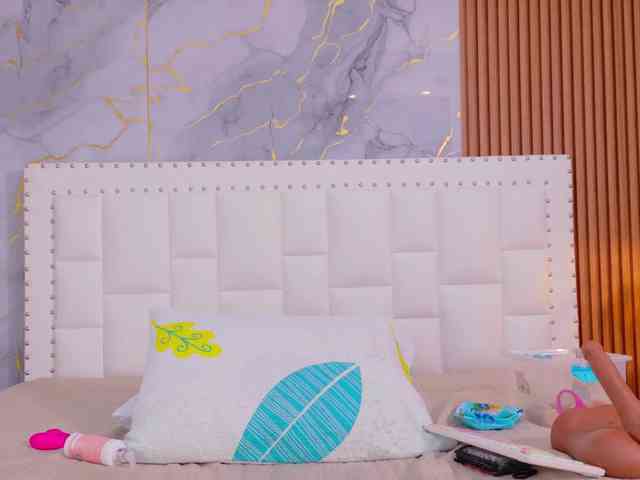 naughtyebonyy webcam