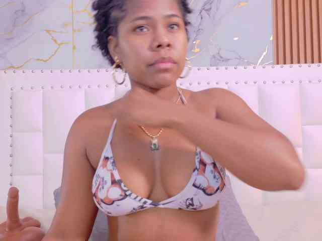 naughtyebonyy webcam