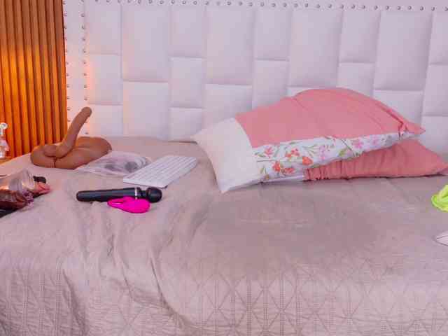 naughtyebonyy webcam