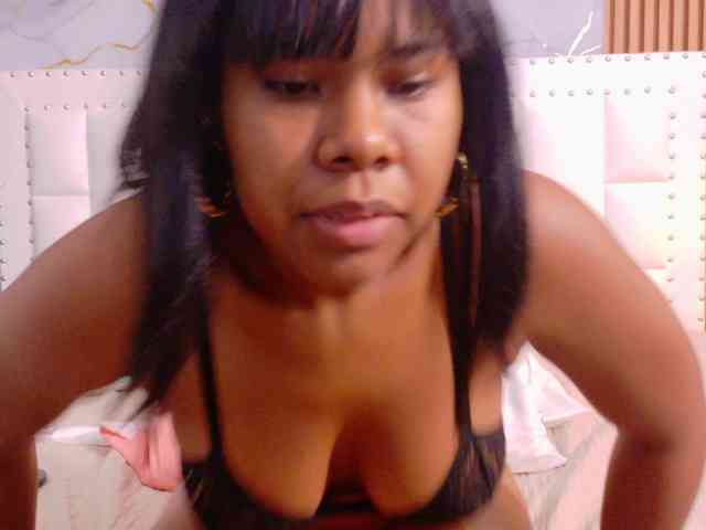 naughtyebonyy webcam