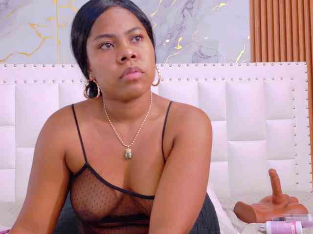 naughtyebonyy webcam