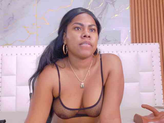 naughtyebonyy webcam