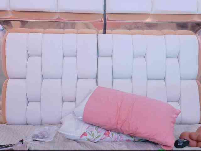 naughtyebonyy webcam