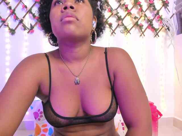 naughtyebonyy webcam