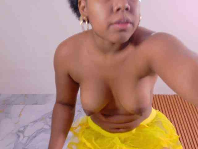 naughtyebonyy webcam