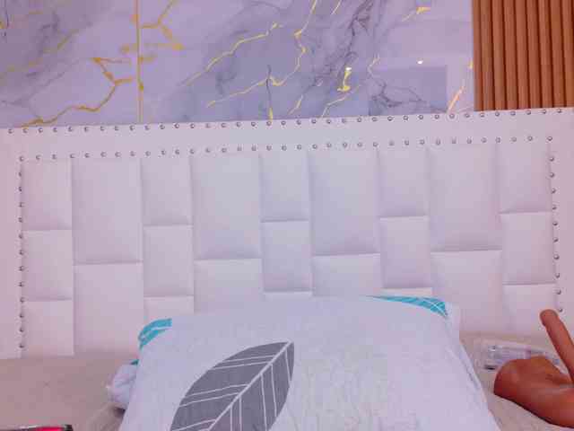 naughtyebonyy webcam