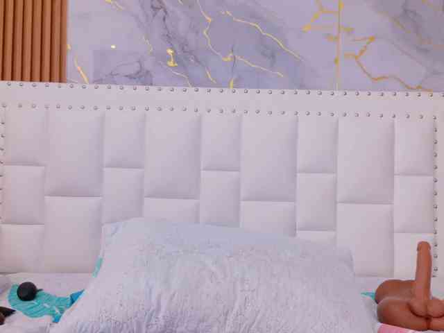 naughtyebonyy webcam