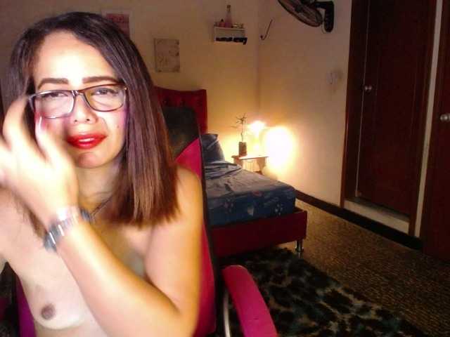 danielle-rose's BongaCams show and profile