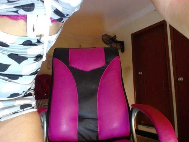 danielle-rose's BongaCams show and profile