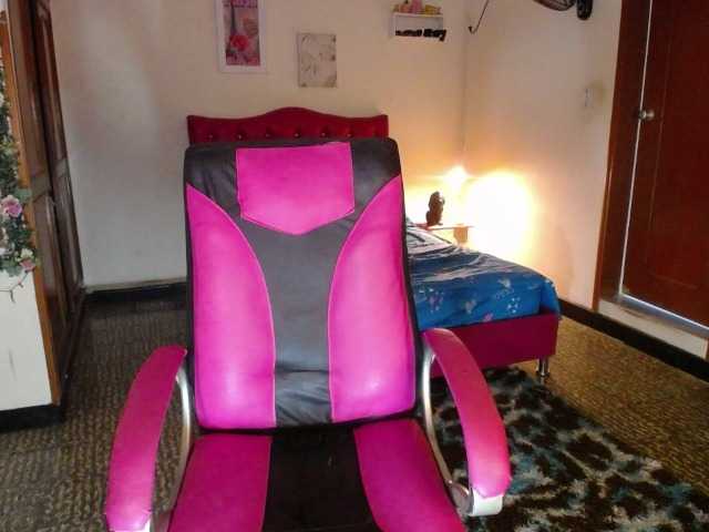 danielle-rose's BongaCams show and profile