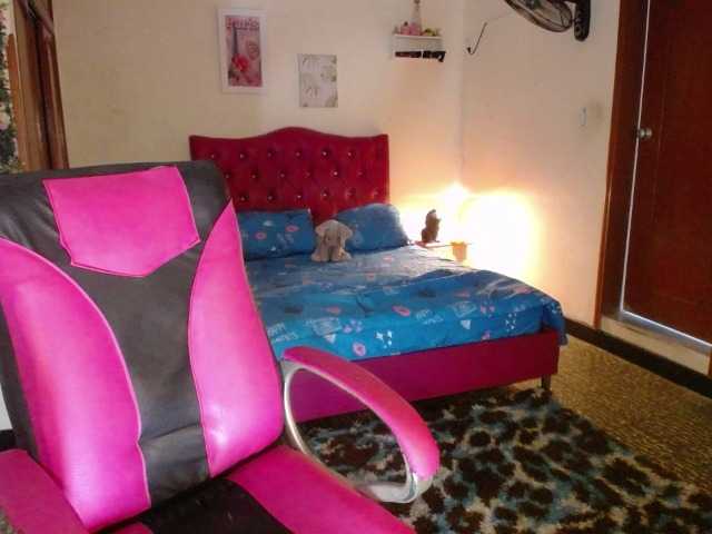 danielle-rose's BongaCams show and profile