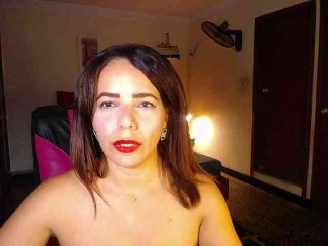 danielle-rose Live Webcam on BongaCams