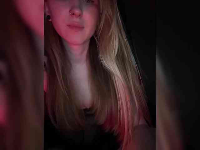AveryLove webcam