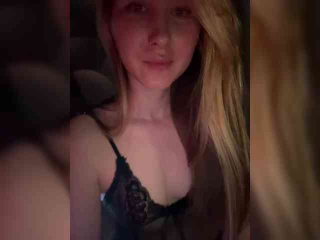 AveryLove webcam