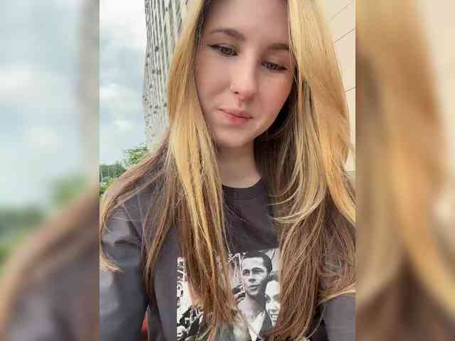 AveryLove webcam