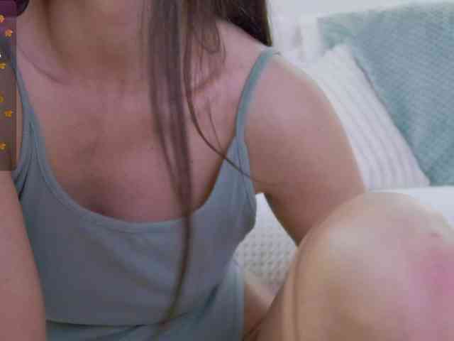 LilyRoselyn webcam