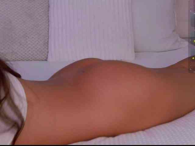 LilyRoselyn webcam