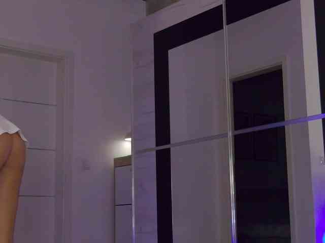 LilyRoselyn webcam