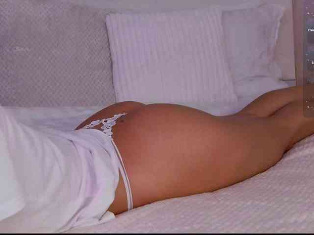 LilyRoselyn webcam