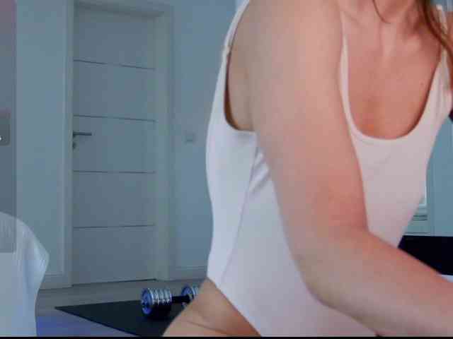 LilyRoselyn webcam