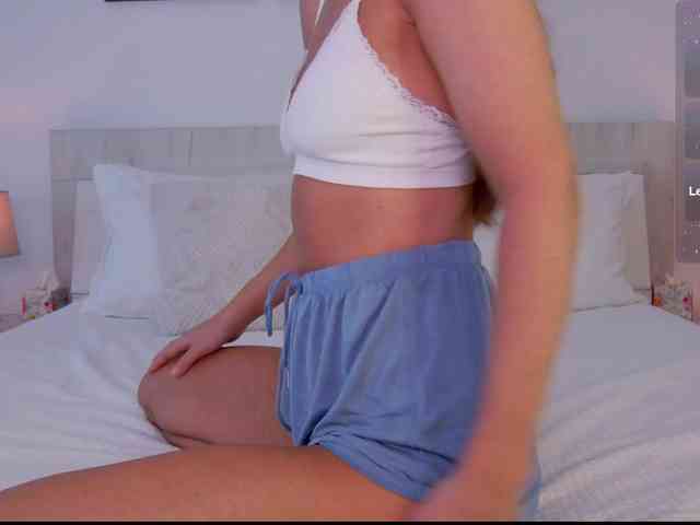 LilyRoselyn webcam