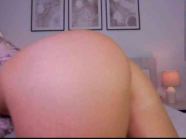 LilyRoselyn webcam